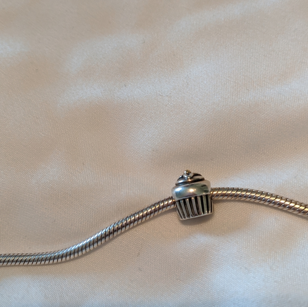 Pandora birthday cupcake charm
